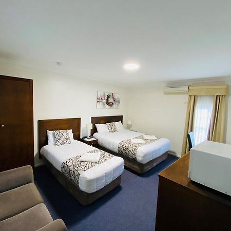 Colonial Lodge Motor Inn Yass Exterior foto