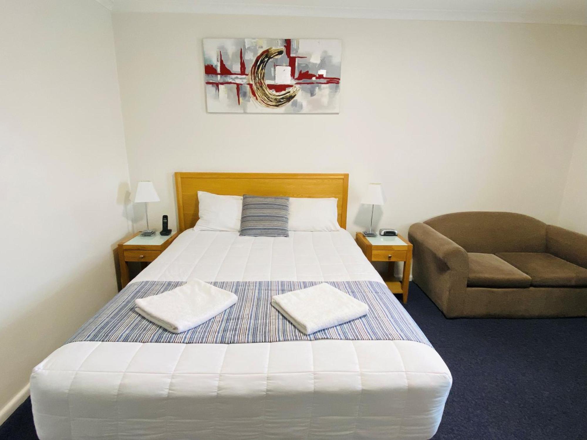 Colonial Lodge Motor Inn Yass Exterior foto